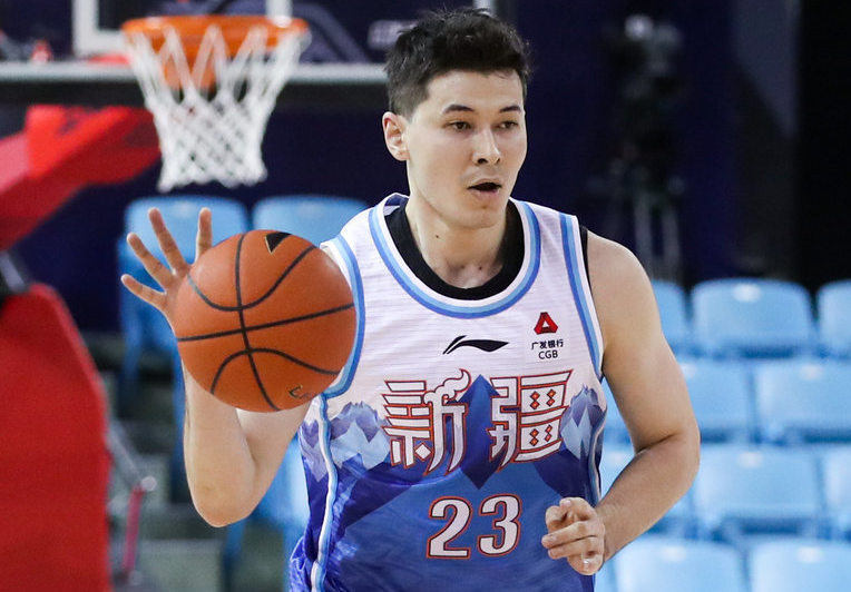 半岛体育官网-洋帅首秀！新疆39分狂胜送江苏8连败 阿不都15+5+4庞峥麟15分