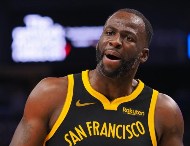 半岛体育官方网站-科尔与邓利维支持格林 勇士无意将追梦摆上货架