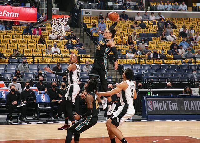 Bandao Sports-内线+防守助灰熊留住希望 再战勇士三分球成关键